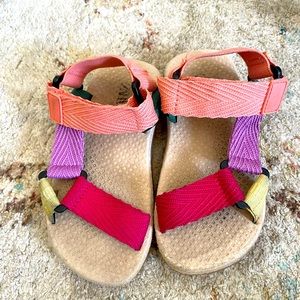 Lightly used Zara girls sandals. Size 25